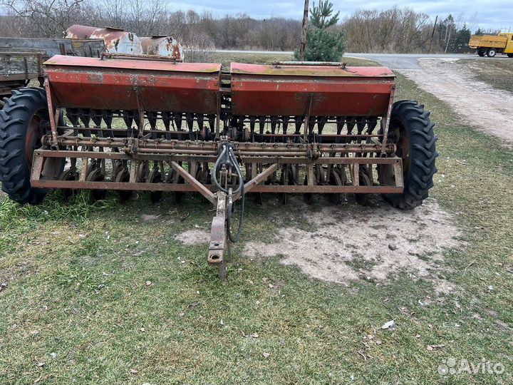 Сеялка зерновая, бочки, плуг, лейка, культиватор