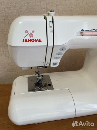 Швейная машина Janome DC 4030