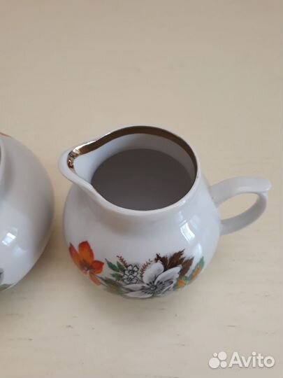 Сахарница и молочник