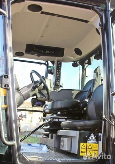 Трактор JCB Fastrac 4220, 2016