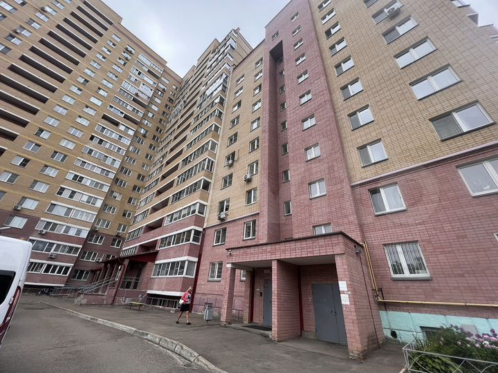 2-к. квартира, 62 м², 1/10 эт.