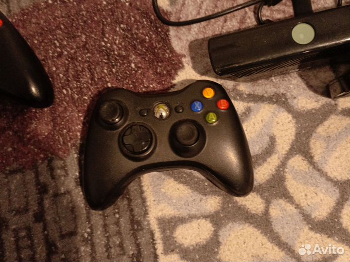 Продаю xbox 360 с прошивкой, 3 джойстика, Кинект