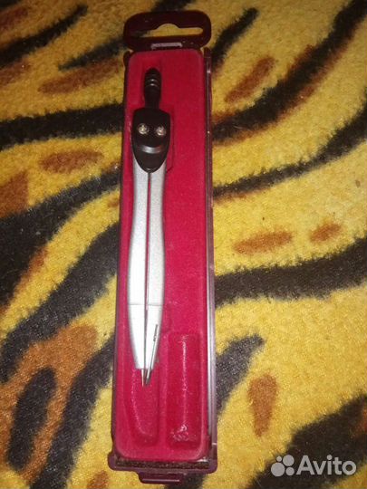 Циркули для черчения и шариковая ручка имитация гр