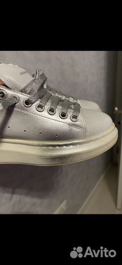 Кроссовки женские