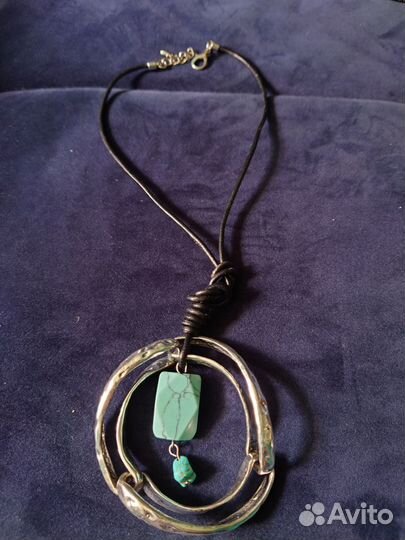 Подвеска из металла и бирюзы