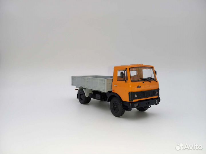 Маз-5337 бортовой, ранняя кабина 1987г 1:43 Аист
