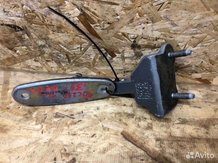 Петля двери задняя правая Mercedes-Benz C W204 1.8