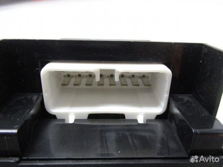 Кнопка регулировки сидения правая Kia Quoris KH