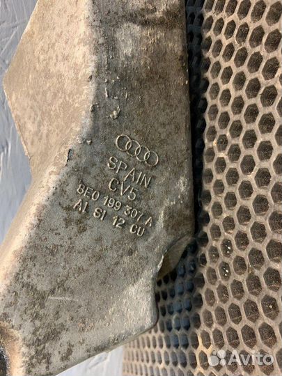 Кронштейн двигателя левый Audi A4 B7 BWE 2008