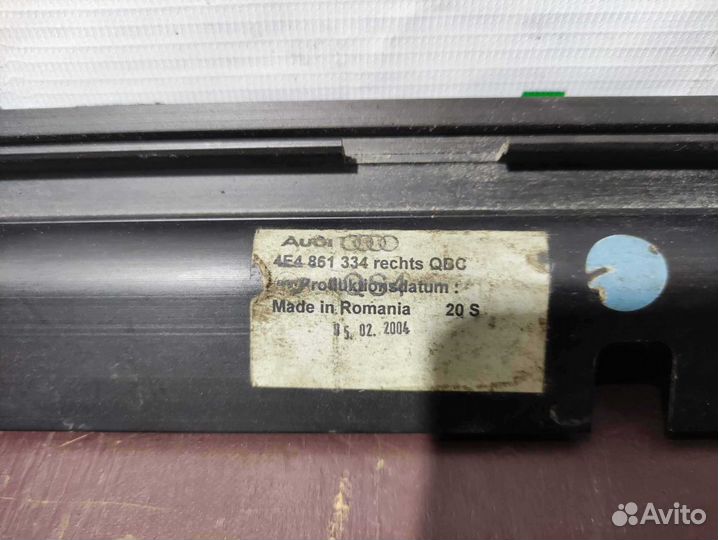 Шторка двери задняя правая Audi A8 2004-2010