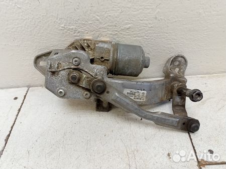 Моторчик стеклоочистителя передний