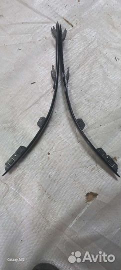 Молдинг переднего бампера Toyota avensis t250