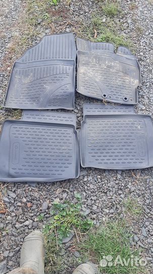 Рейлинги и коврики Toyota Sienta