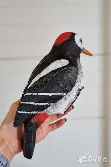 Садовая навесная фигурка дятел