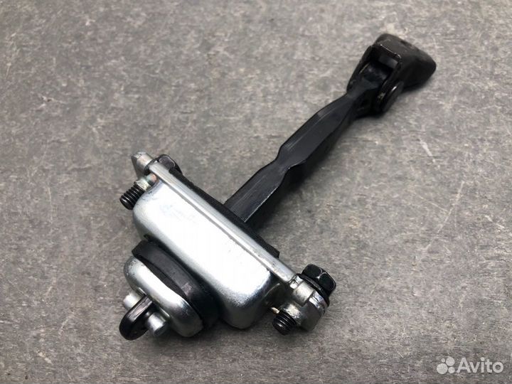 Ограничитель двери передний правый Daewoo Gentra