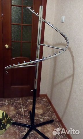 Вешало для демонстрации одежды