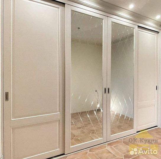 Шкаф с зеркалом