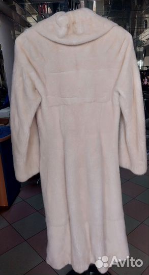 Шуба норковая белая