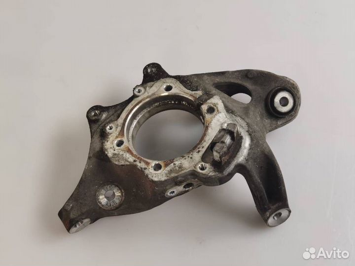 Кулак задний левый Mercedes-Benz CLS-Класс