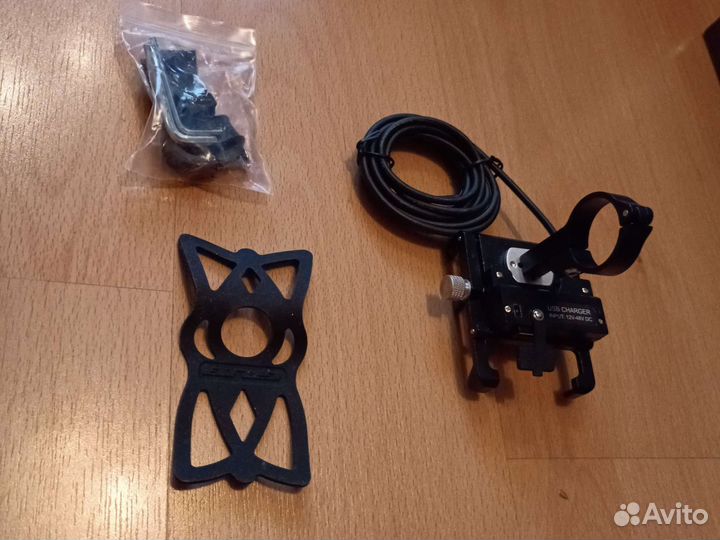 Держатель для телефона на самокат с зарядкой