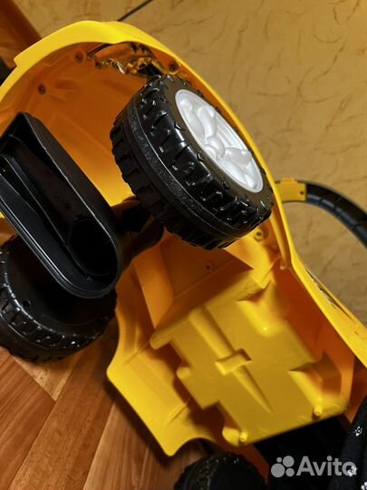 Машинка каталка с ручкой