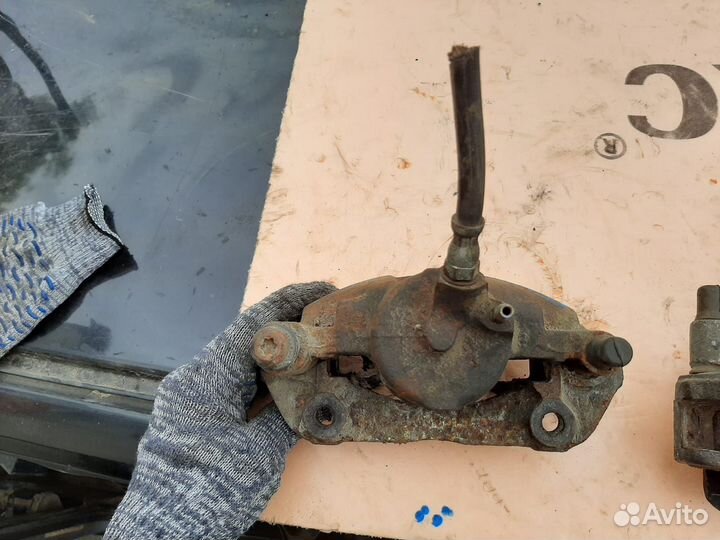 Передние тормозные суппорта Renault 21