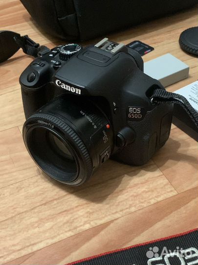 Зеркальная камера Canon 650d