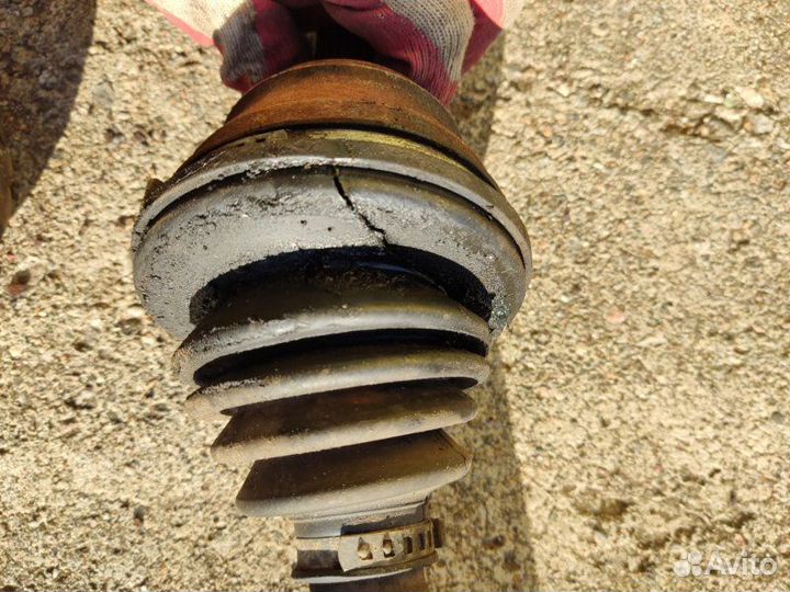 Полуось Volkswagen Passat B4 универсал 1.9 1Z 1995