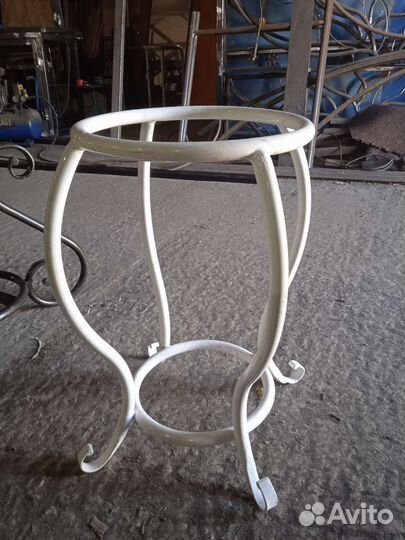 Подставка под цветы