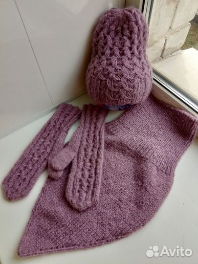 Вязаный комплект ручной работы