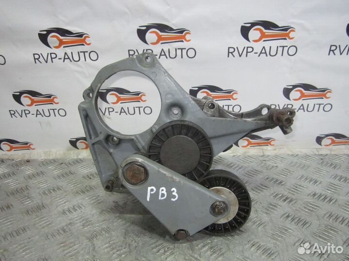 Кронштейн Volkswagen Passat B3 1988-1993