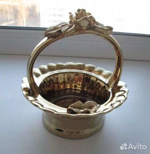 Конфетница. ваза с ручкой. позолота,ссср