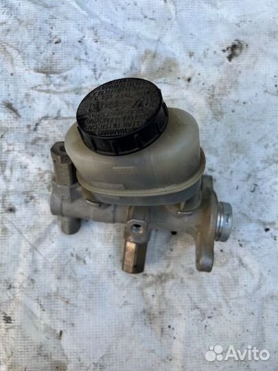 Цилиндр тормозной главный Nissan Maxima (A32) IV