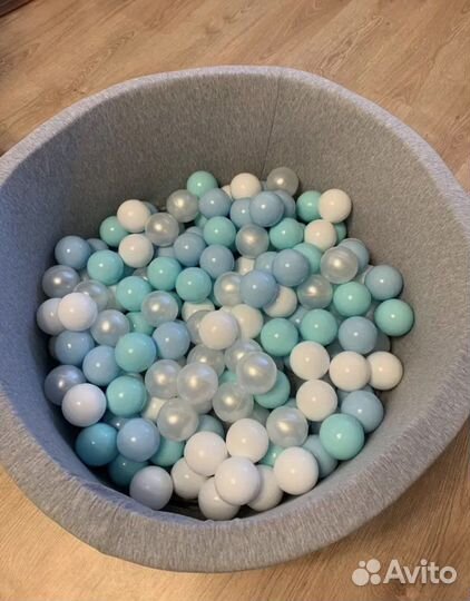 Сухой бассейн с шариками