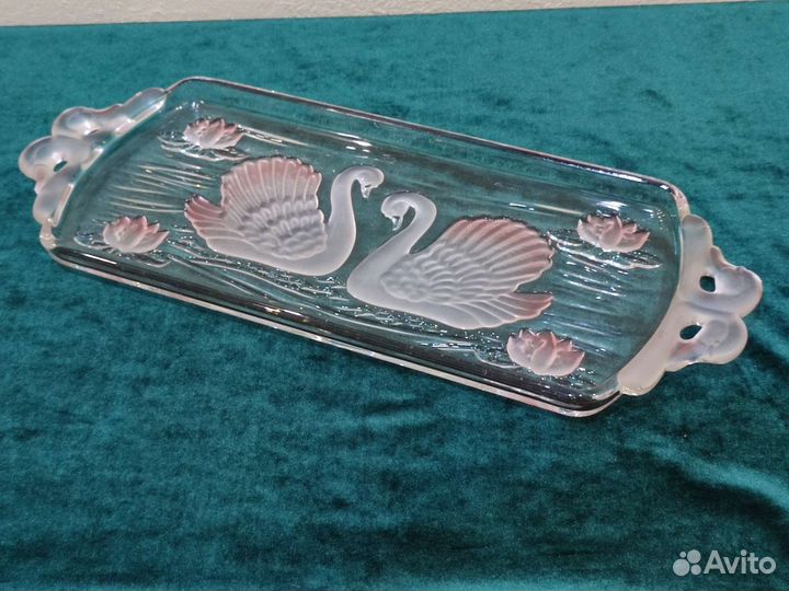 Винтажное блюдо лебеди