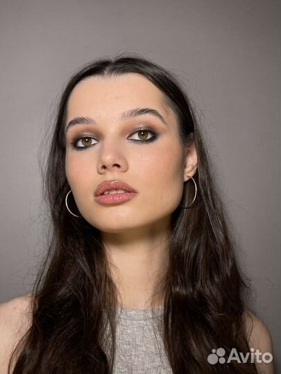 Визажист бровист