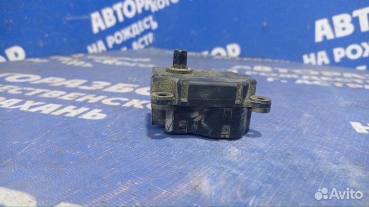 Моторчик заслонок отопителя Opel Astra J хэтчбек