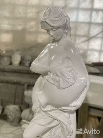 Скульптура Девушки Нимфа с Кувшином