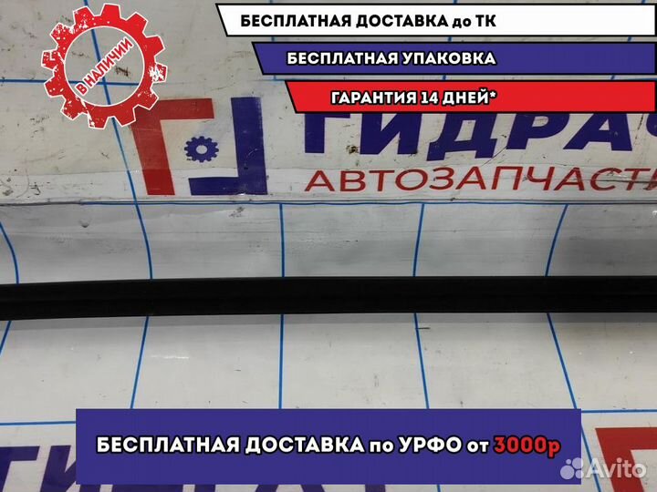 Уплотнитель стекла заднего левого Ford Focus 3 174