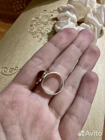 Серебряное кольцо с янтарем
