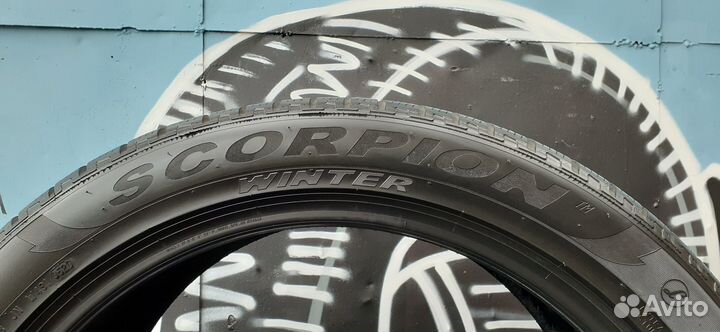 Pirelli Scorpion Winter 325/35 R22