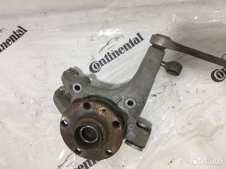 Задний левый кулак Бентли Континенталь 2004 2008