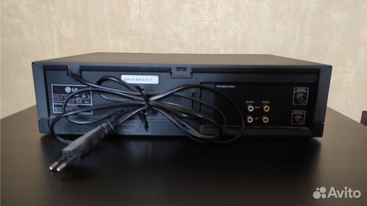 Видеомагнитофон LG AF290W