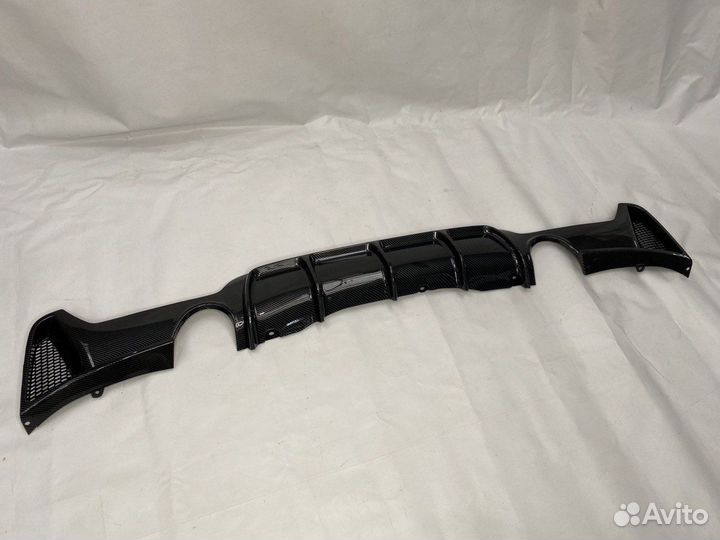 Диффузор перфоманс на BMW F32 в стиле карбон