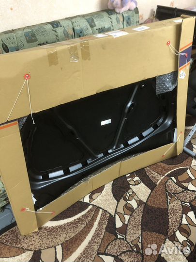 Капот на Volkswagen polo