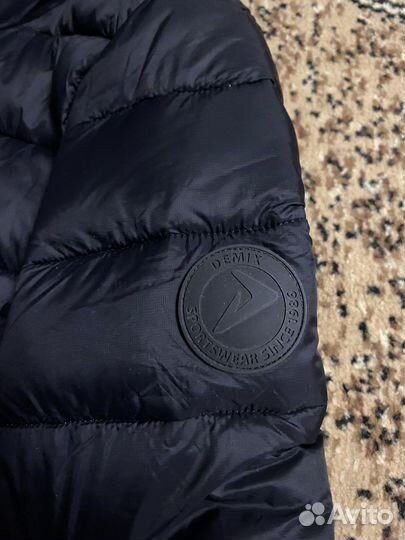 Продам женскую куртку Demix