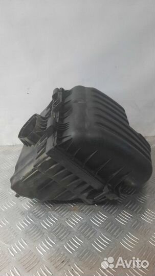 Корпус воздушного фильтра Volkswagen Sharan