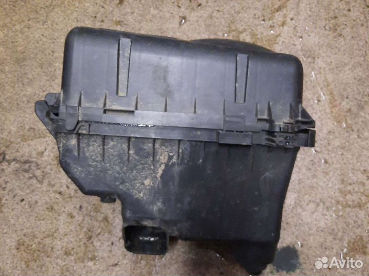 Корпус воздушного фильтра Toyota Camry V30