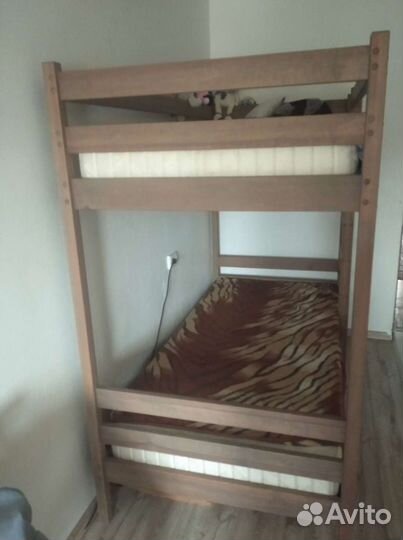 Двухъярусная кровать