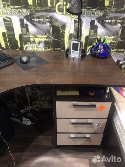 Угловой стол школьника